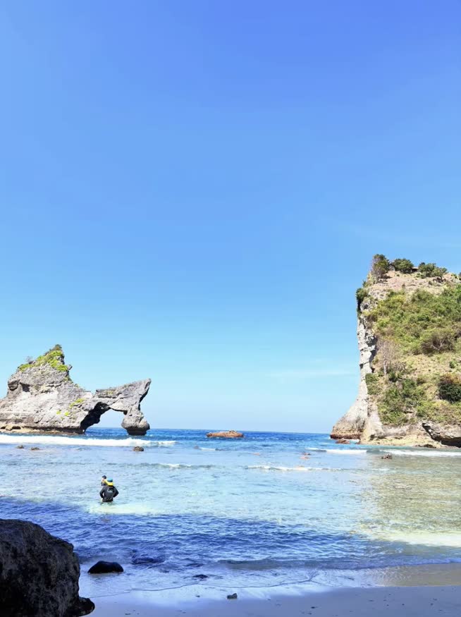 Atuh Beach