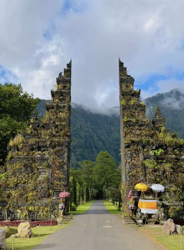Handara Gate