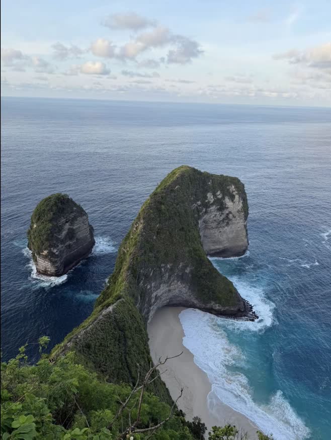 Kelingking Beach