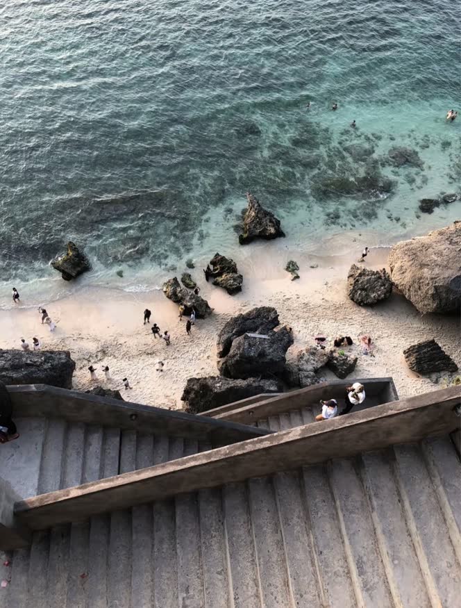 Le Cliff Beach