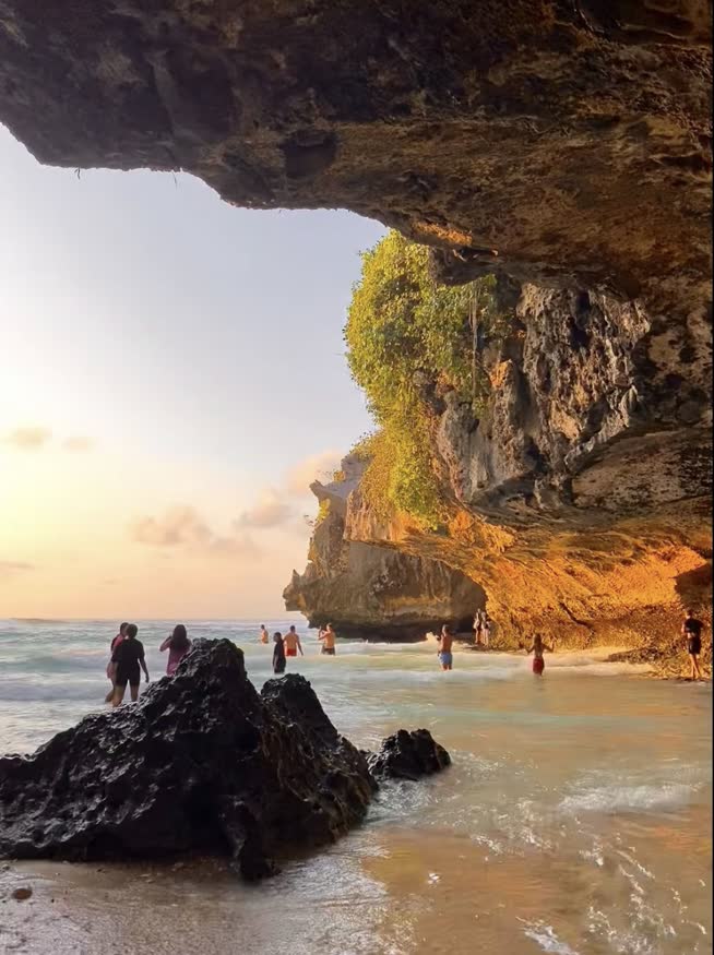 Suluban Beach