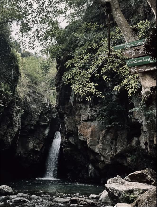 Tembok Barak Waterfall
