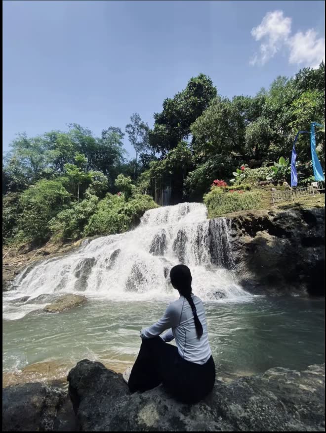 Uma Anyar Waterfall